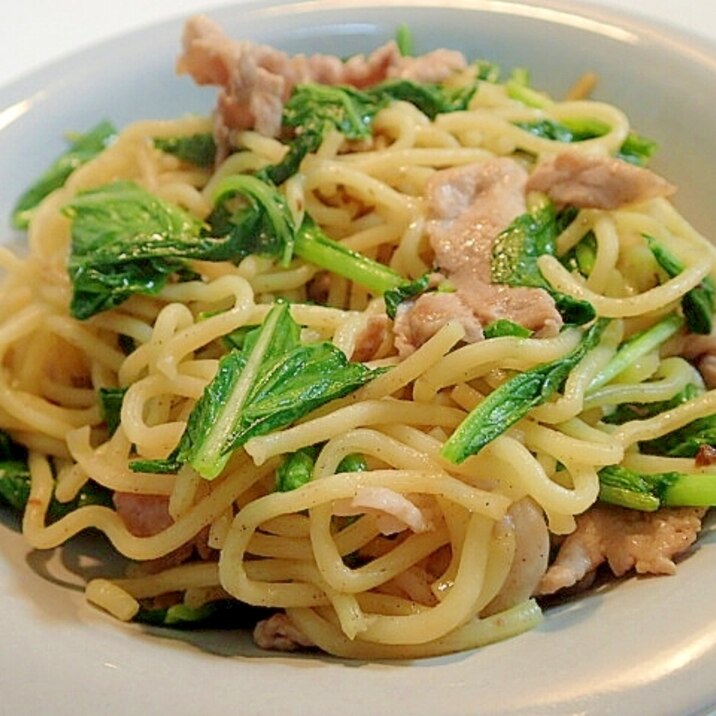 ウエイパ一で　豚肉と小松菜の焼きちゃんぽん